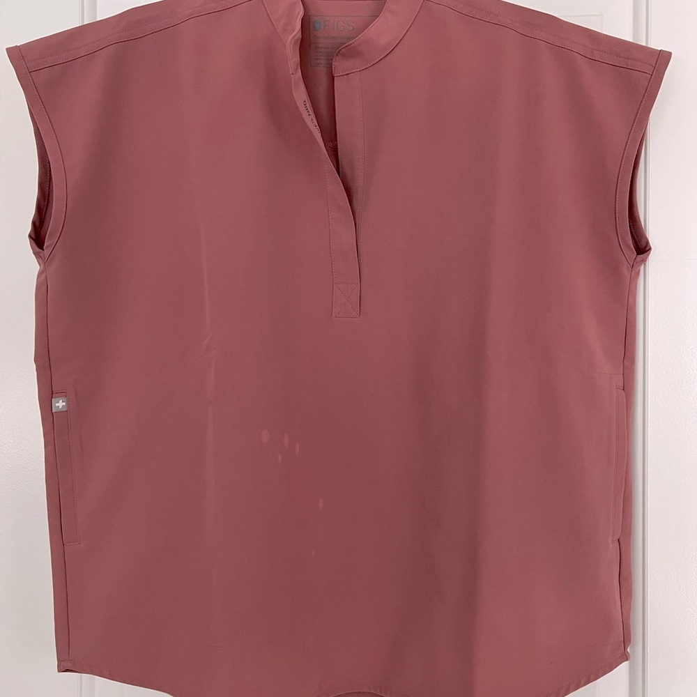 Figs Mandala top. Salmon color